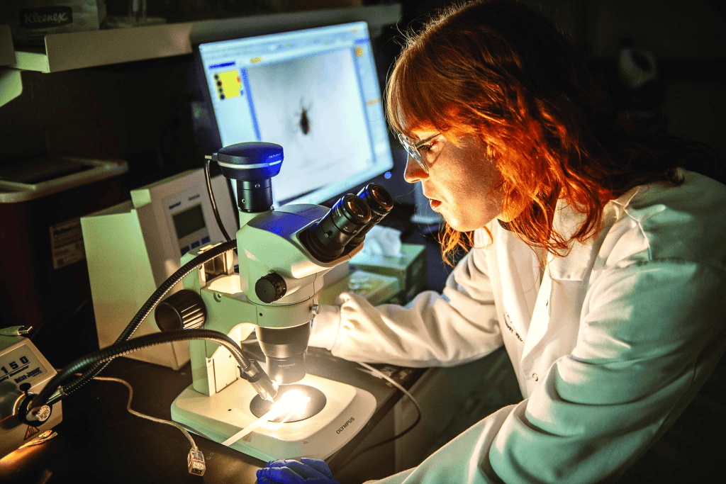 Rachel Lipman in the lab